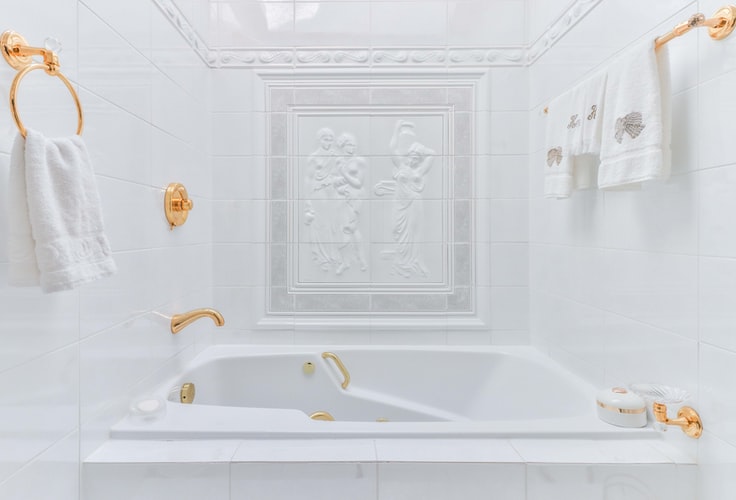 Bathroom Remodeling: Choosing Your New Bathtub